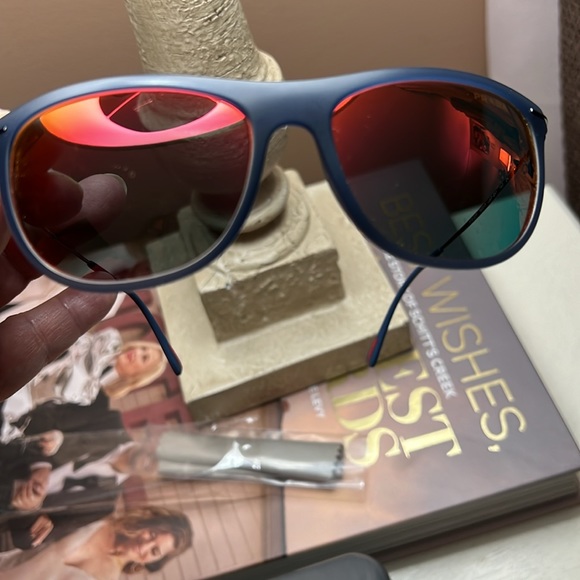 Prada Aviators with case and cloth - Picture 14 of 17